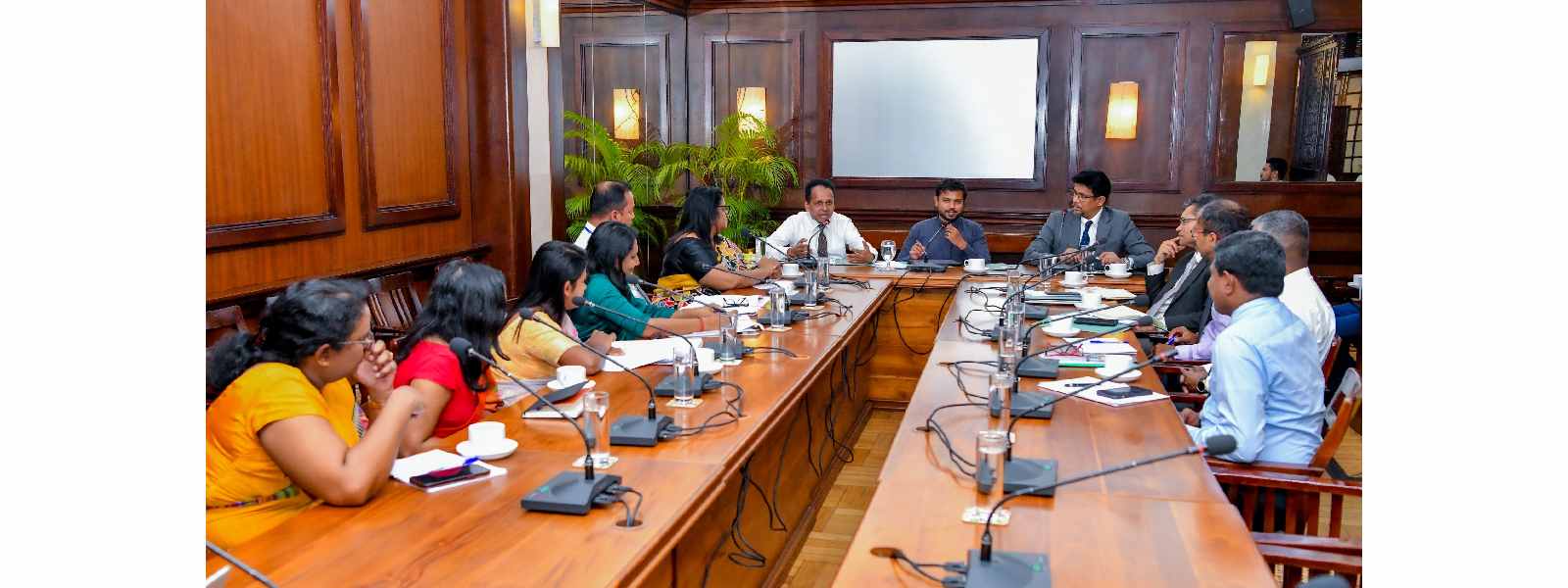 විදේශ සේවාවන්හි ඩිජිටල් ප්රතිසංස්කරණ අරඹයි